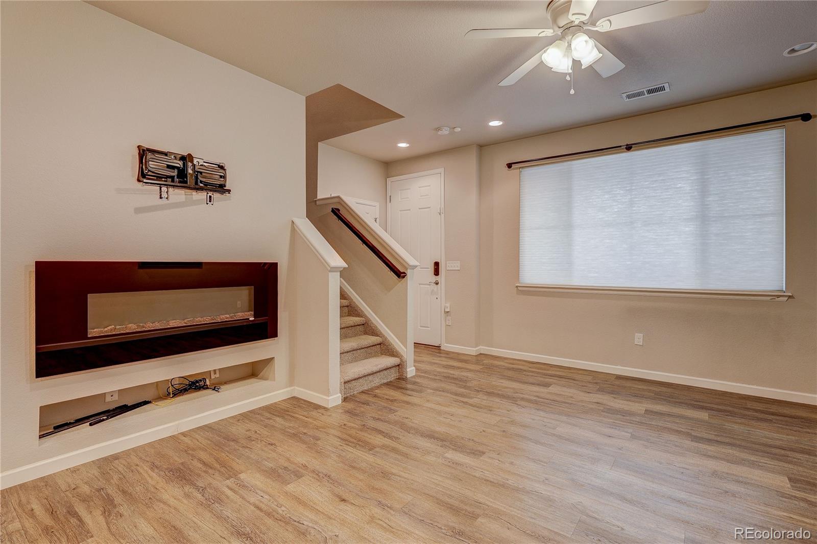 MLS Image #6 for 560 e dry creek place,littleton, Colorado
