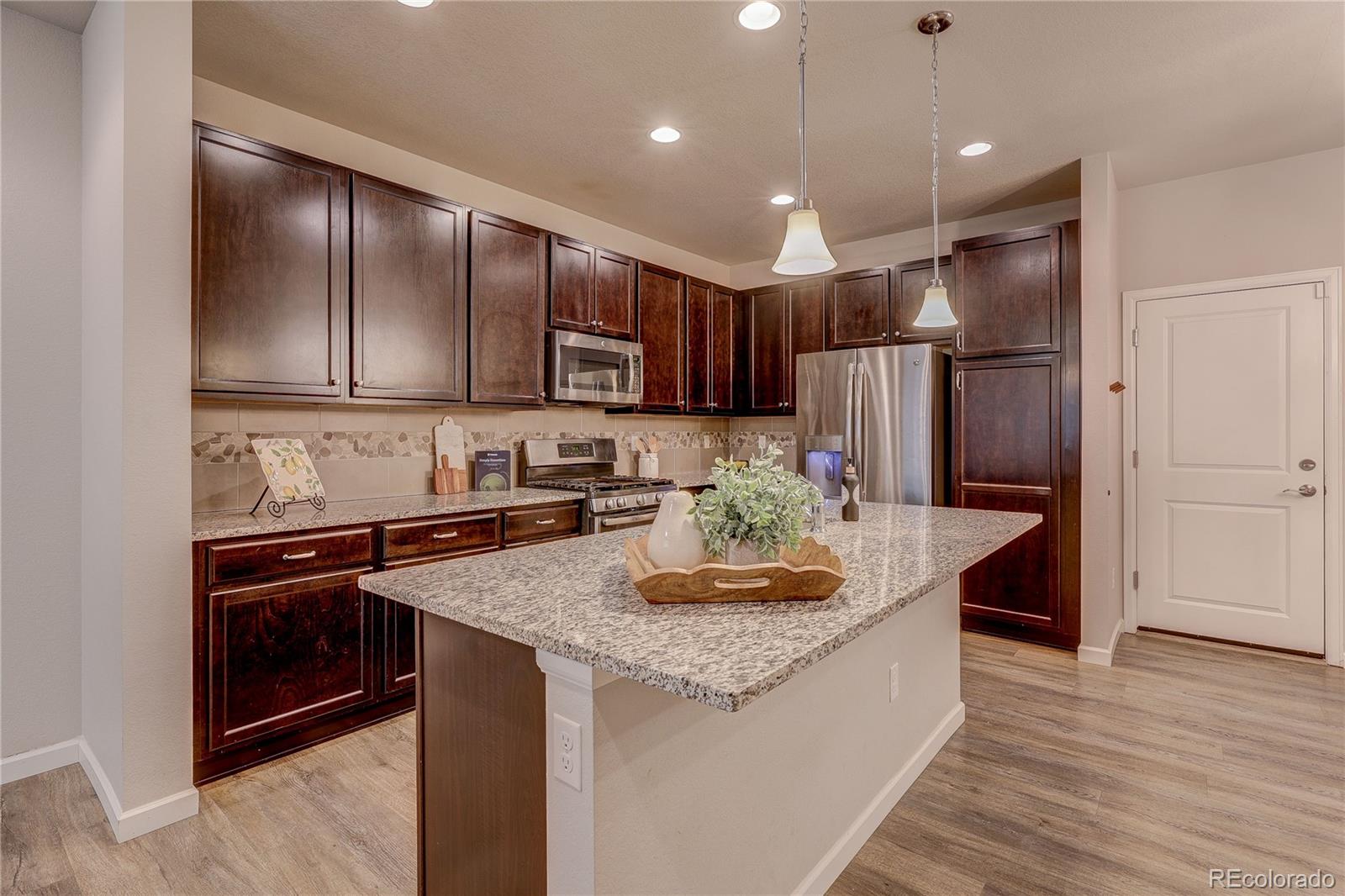 MLS Image #8 for 560 e dry creek place,littleton, Colorado