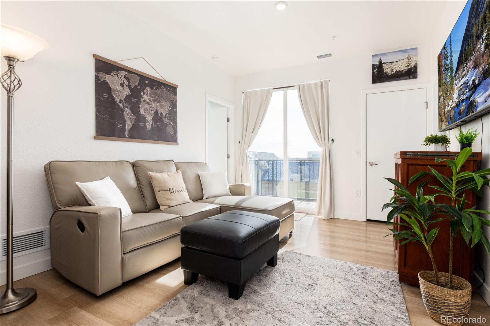 MLS Image #12 for 5702  central park boulevard,denver, Colorado