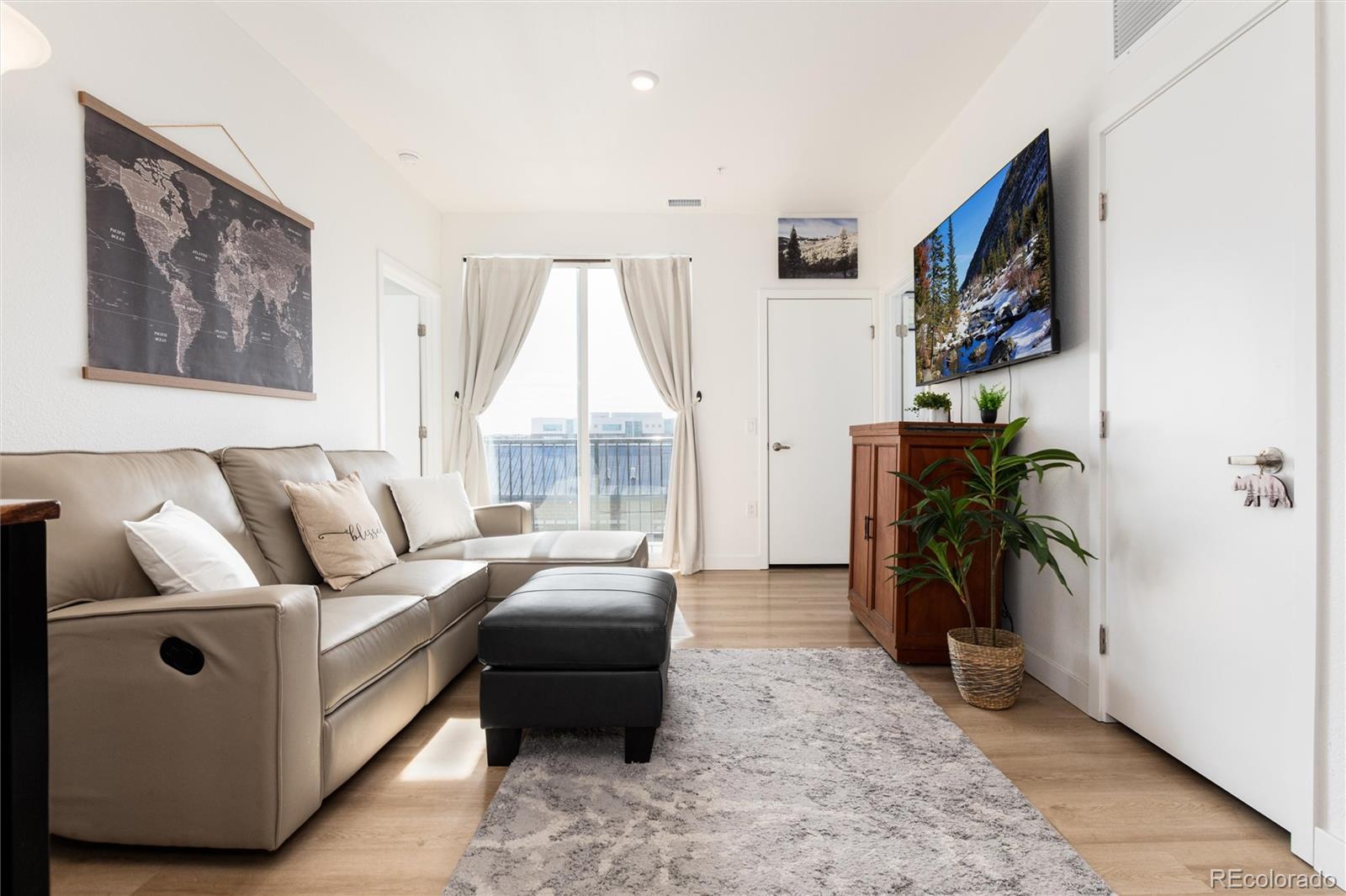MLS Image #14 for 5702  central park boulevard,denver, Colorado