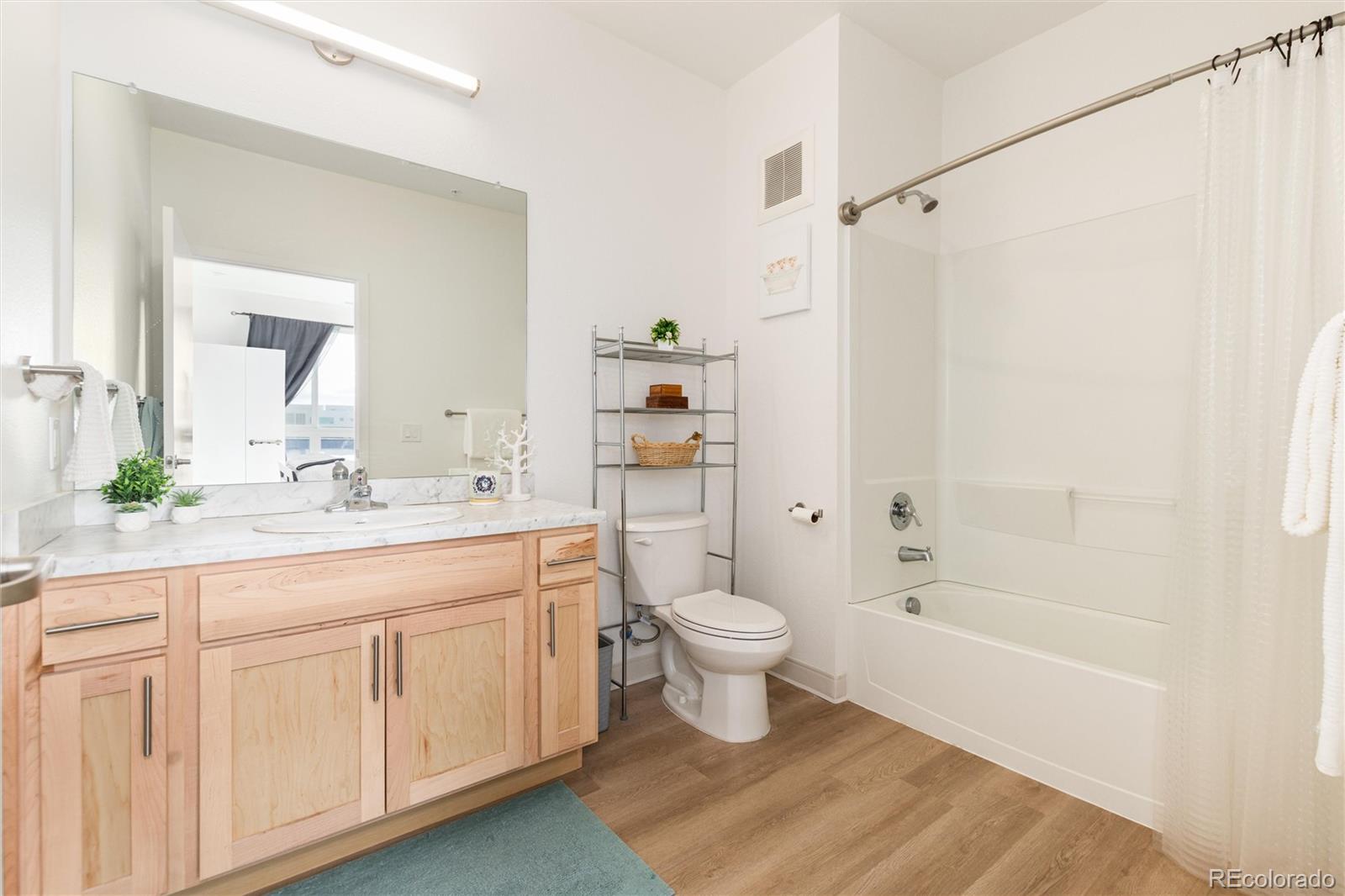 MLS Image #18 for 5702  central park boulevard,denver, Colorado