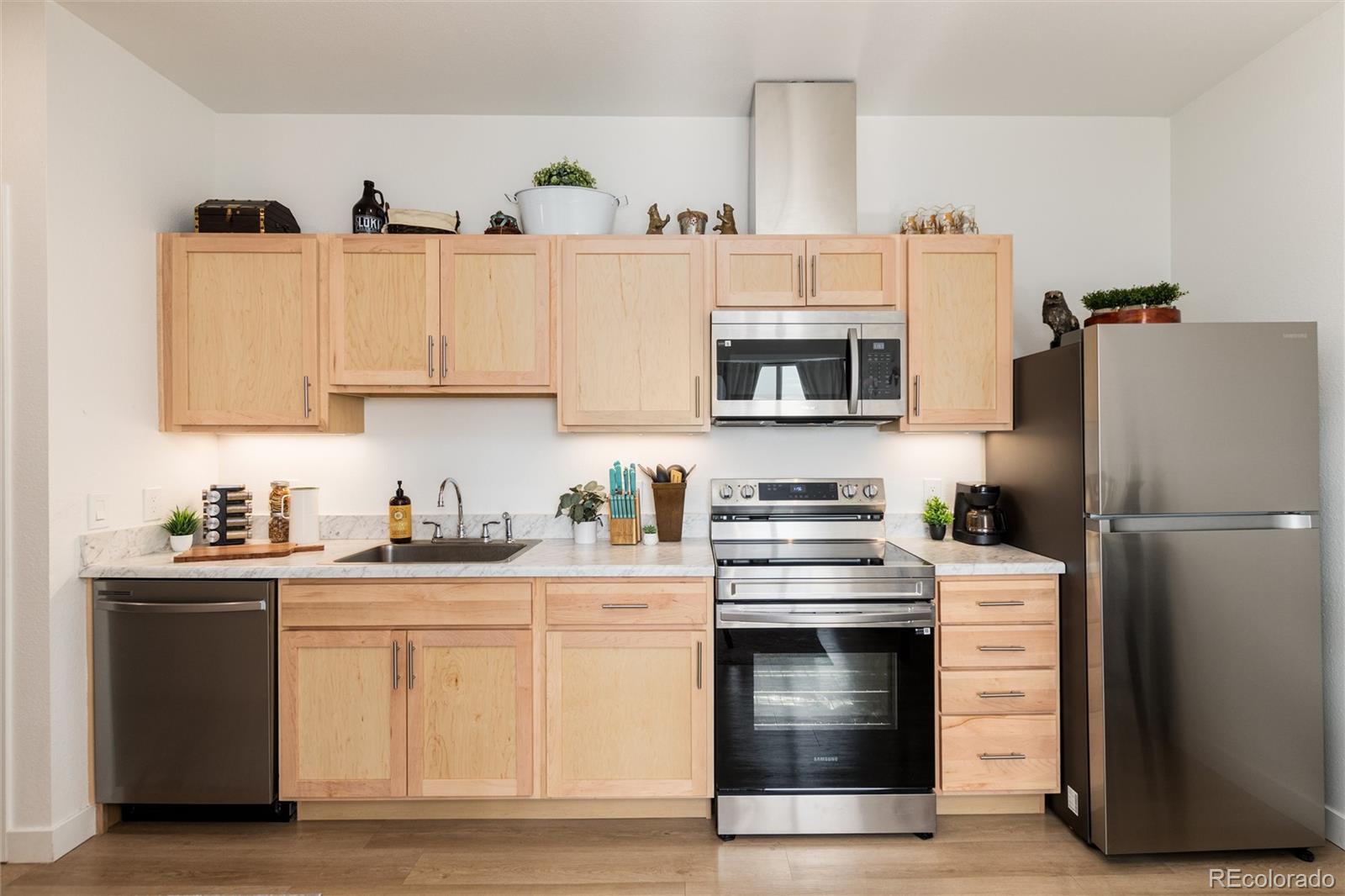 MLS Image #6 for 5702  central park boulevard,denver, Colorado