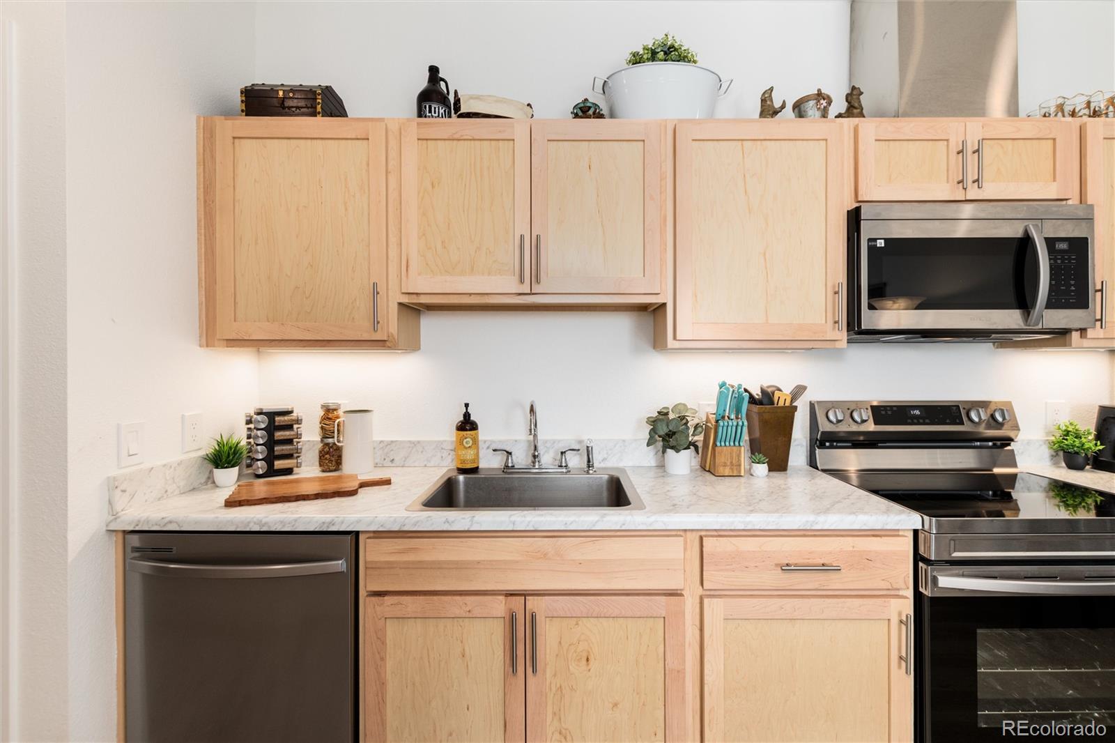 MLS Image #7 for 5702  central park boulevard,denver, Colorado