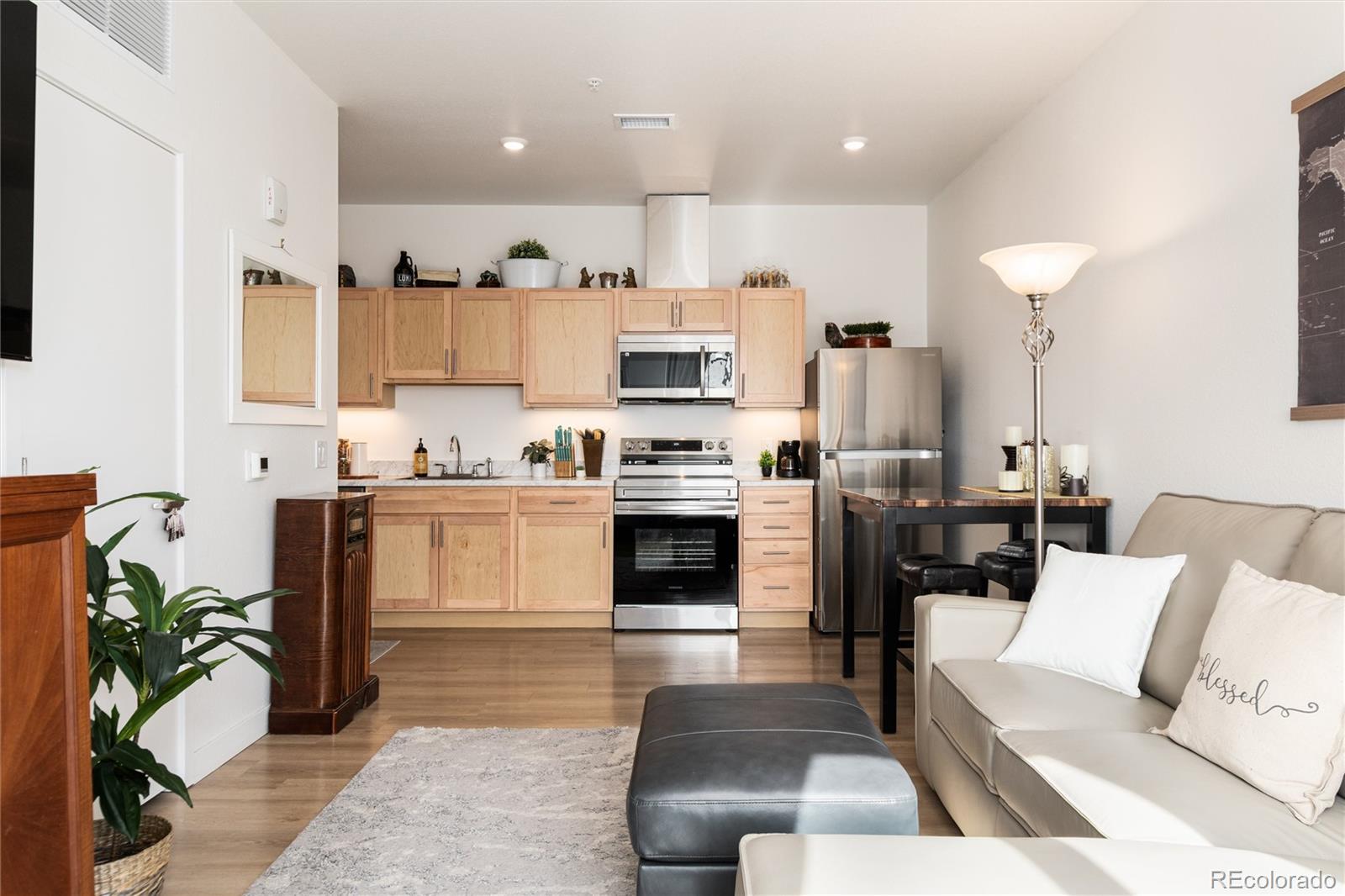 MLS Image #9 for 5702  central park boulevard,denver, Colorado
