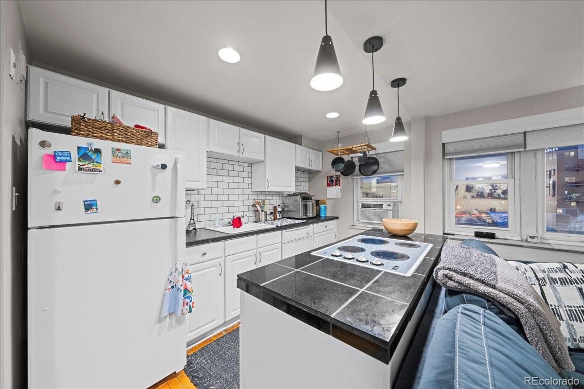 MLS Image #4 for 505 n logan street,denver, Colorado