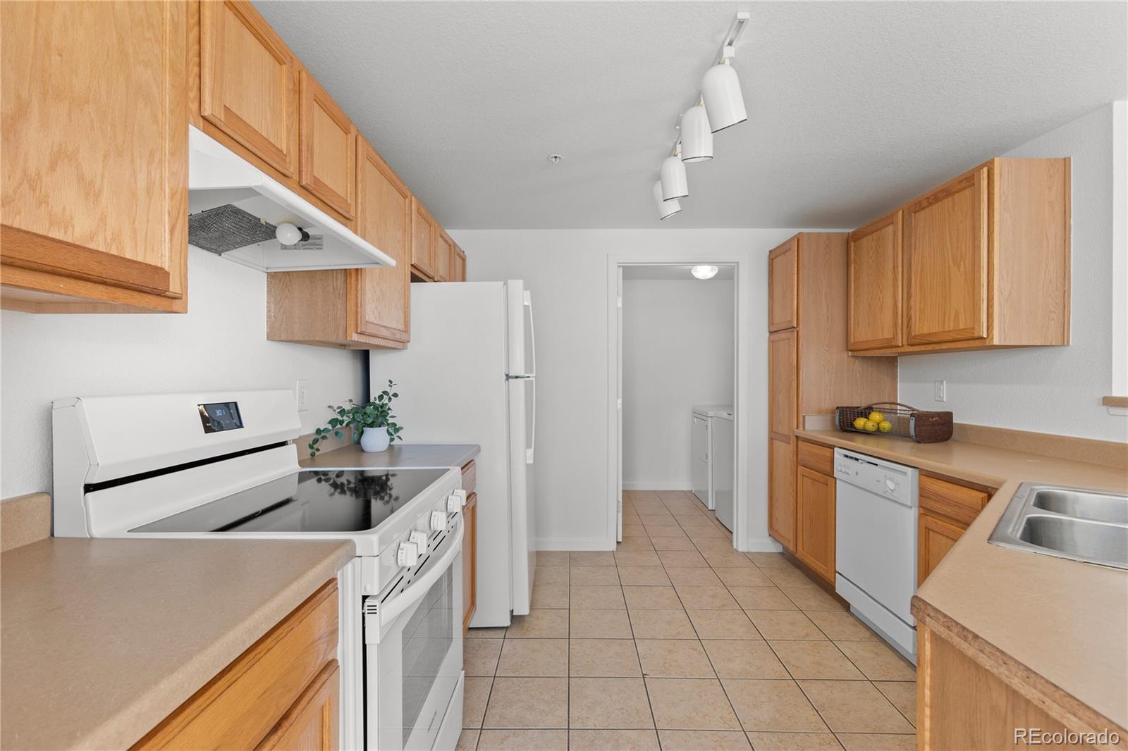 MLS Image #5 for 5756 n genoa way 12-208,aurora, Colorado