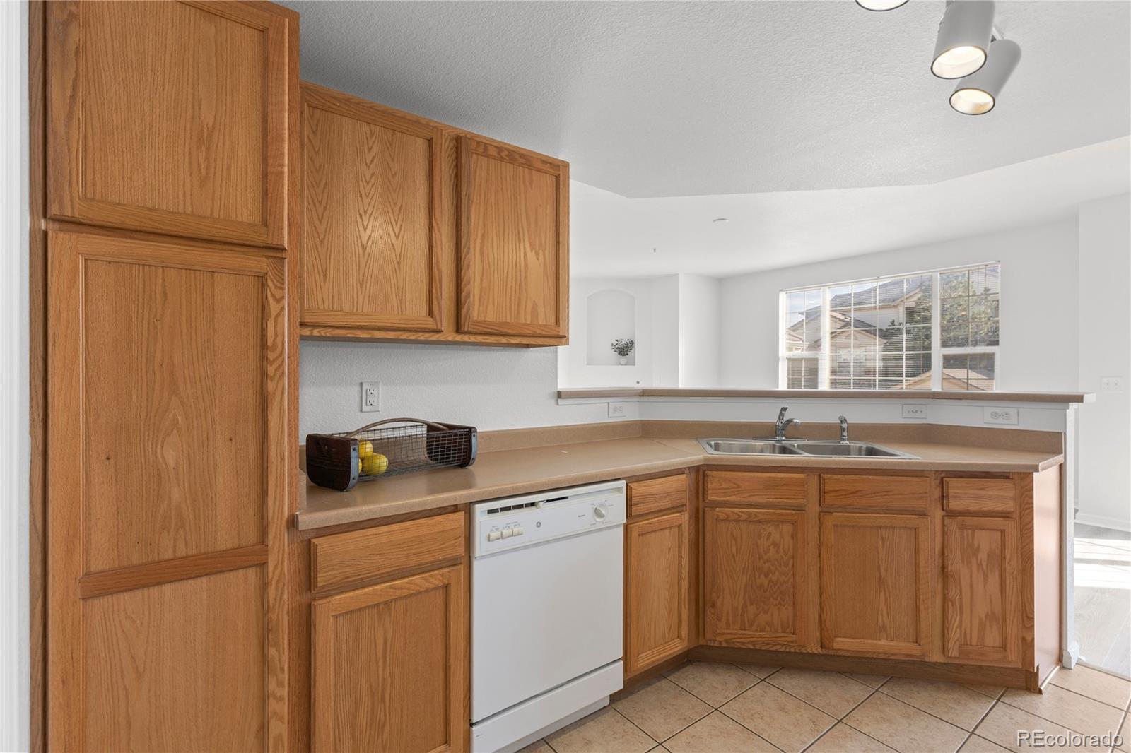 MLS Image #6 for 5756 n genoa way 12-208,aurora, Colorado
