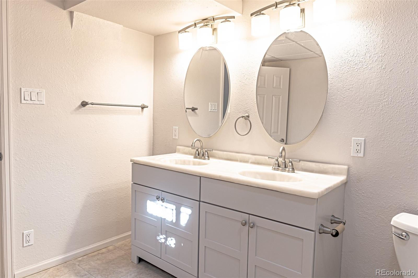 MLS Image #37 for 5830 s delaware street,littleton, Colorado