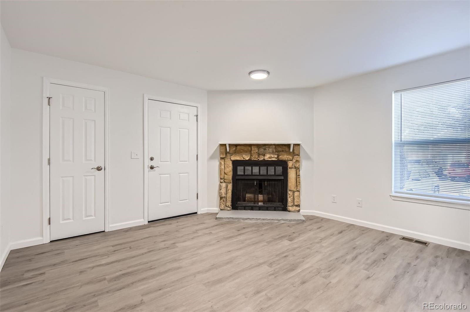 MLS Image #3 for 932 s dearborn  8,aurora, Colorado