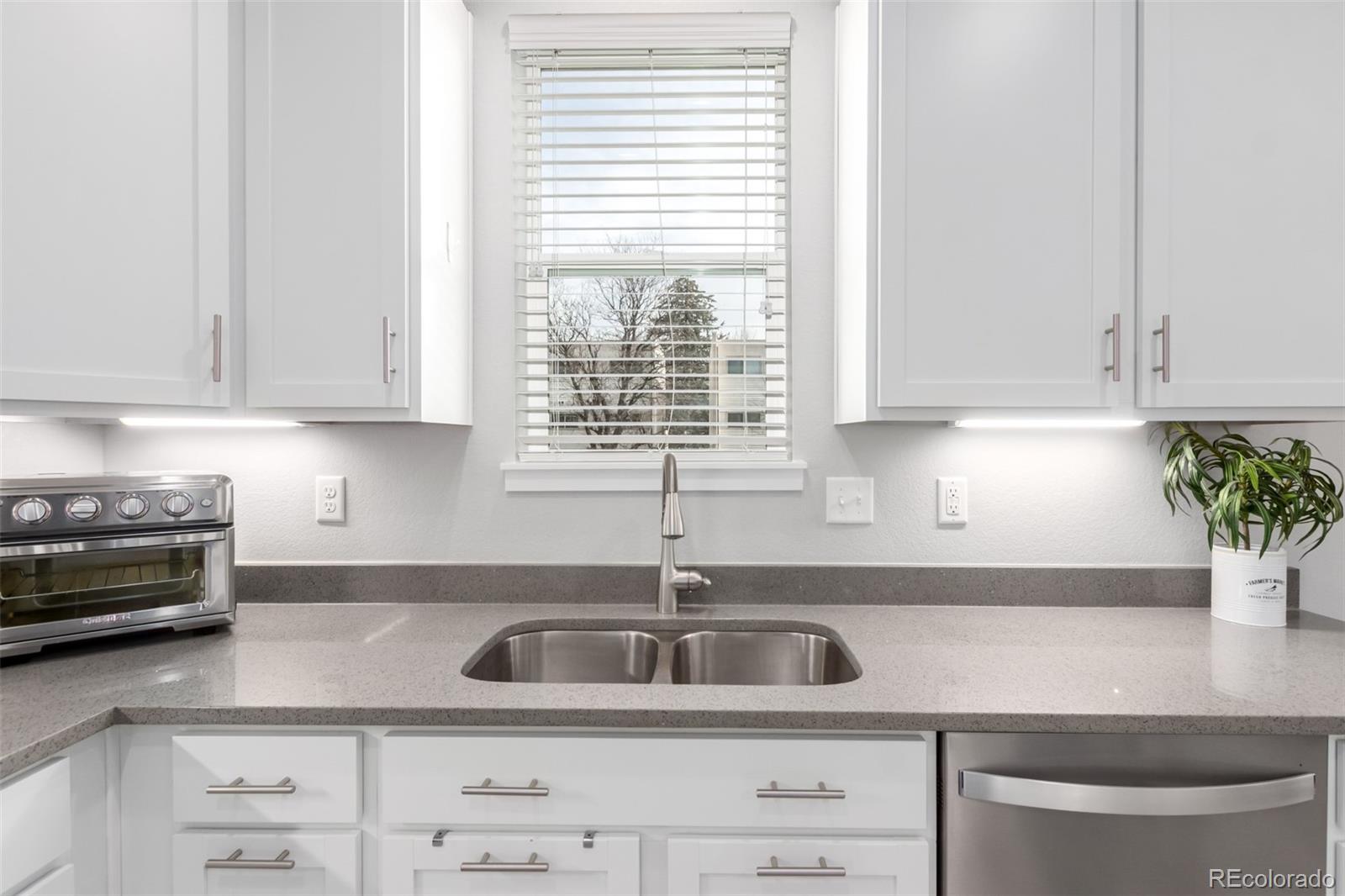 MLS Image #16 for 2359 s tucson street,aurora, Colorado