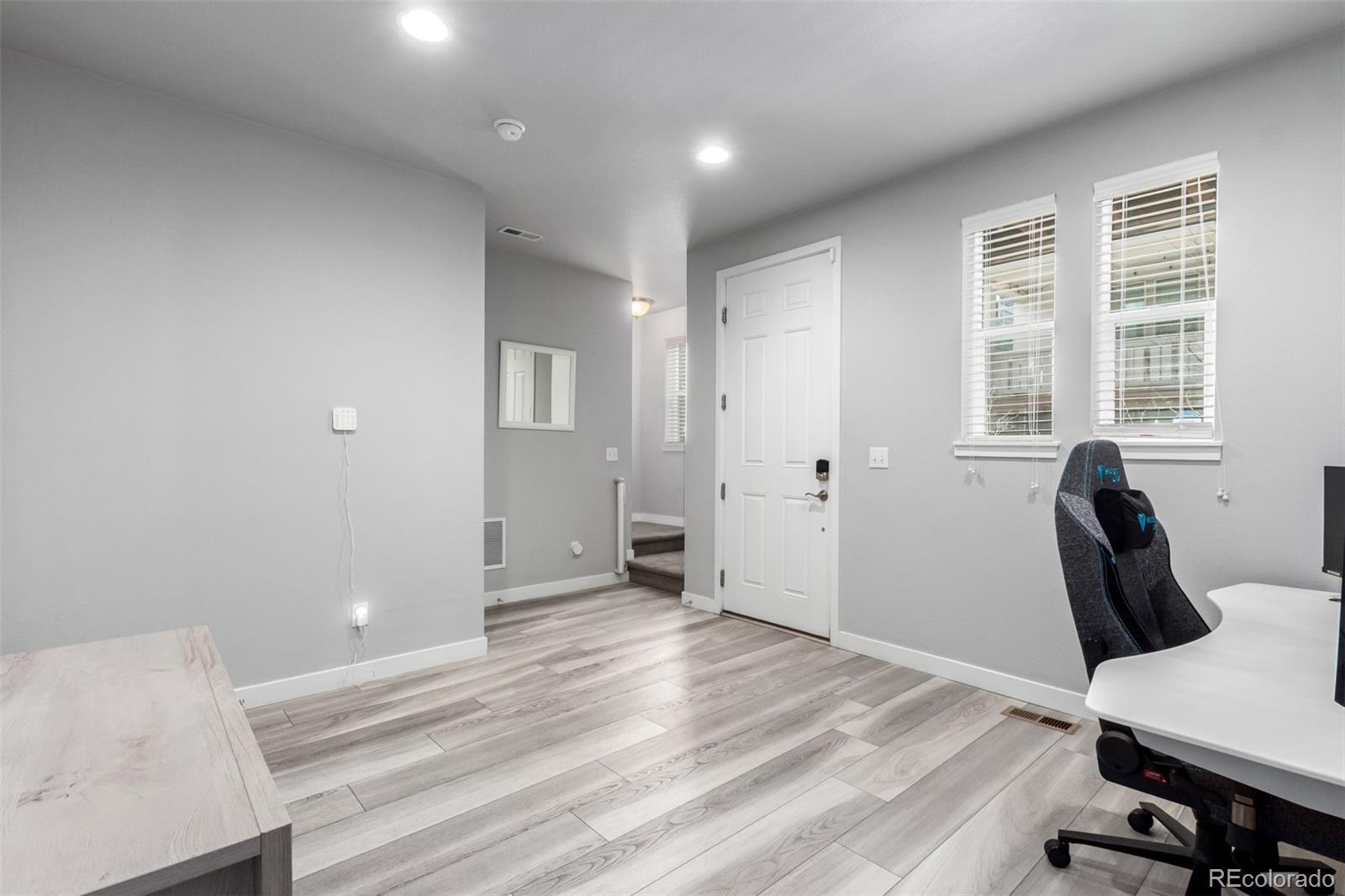 MLS Image #4 for 2359 s tucson street,aurora, Colorado