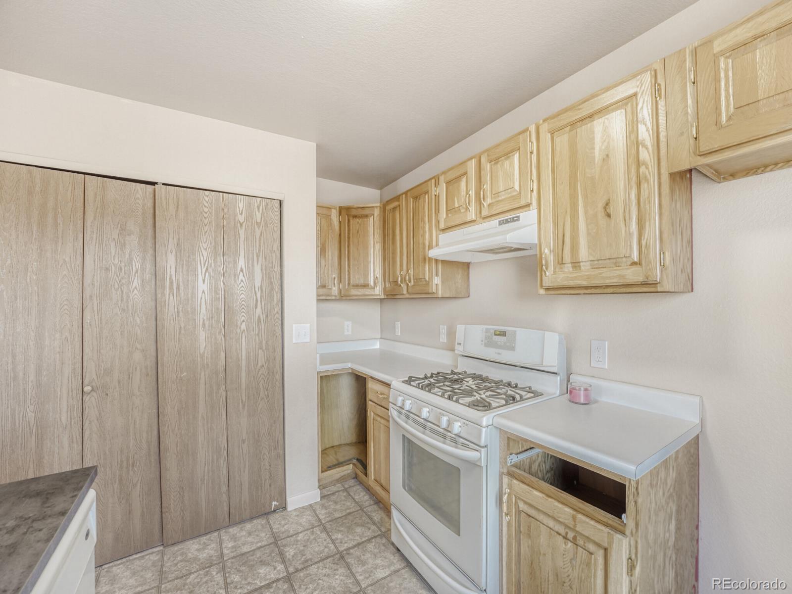 MLS Image #9 for 23341 e saratoga circle,aurora, Colorado