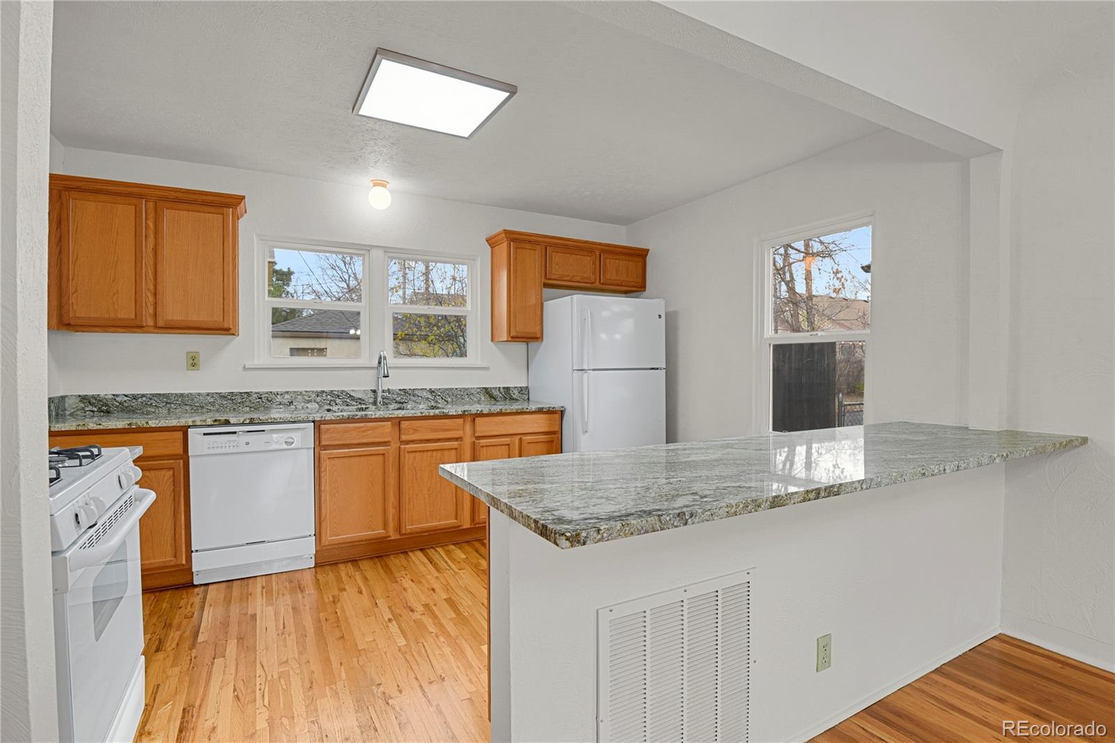 MLS Image #5 for 917 n institute street,colorado springs, Colorado