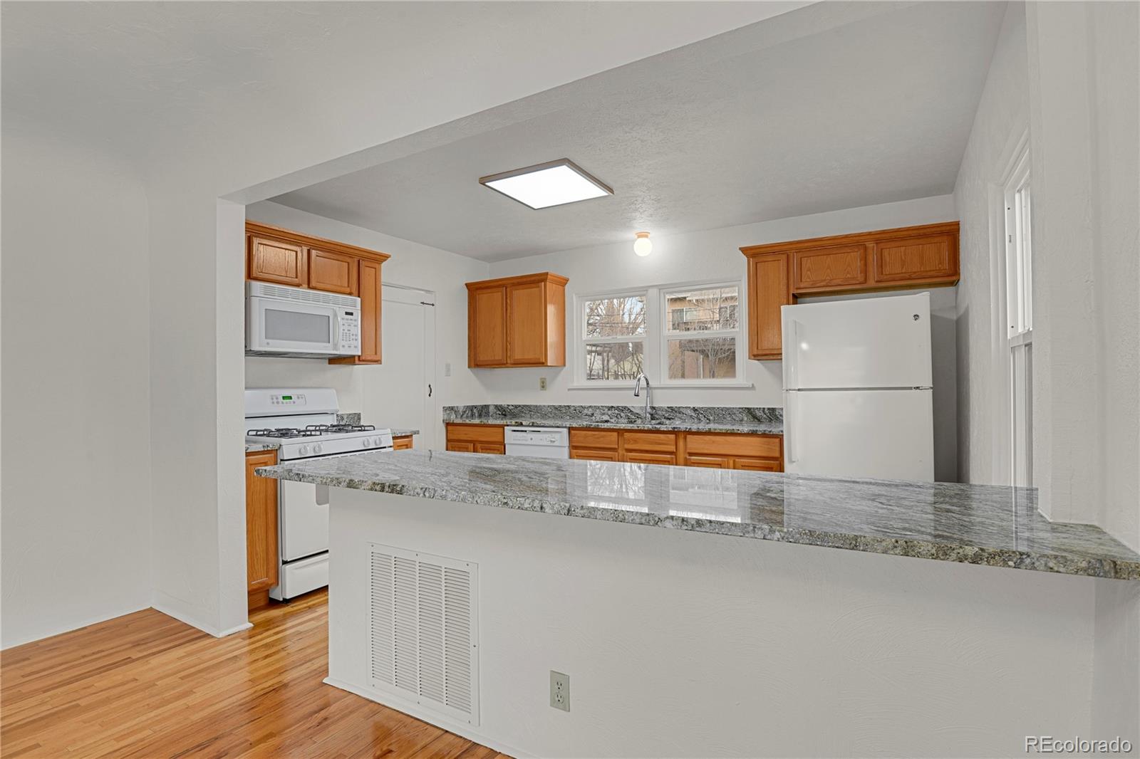 MLS Image #9 for 917 n institute street,colorado springs, Colorado