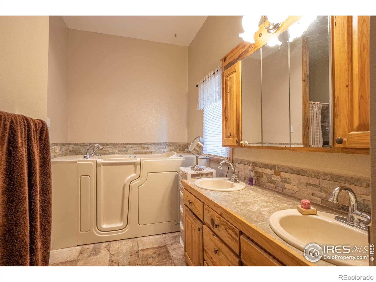 MLS Image #13 for 420 e county road 10 road,berthoud, Colorado