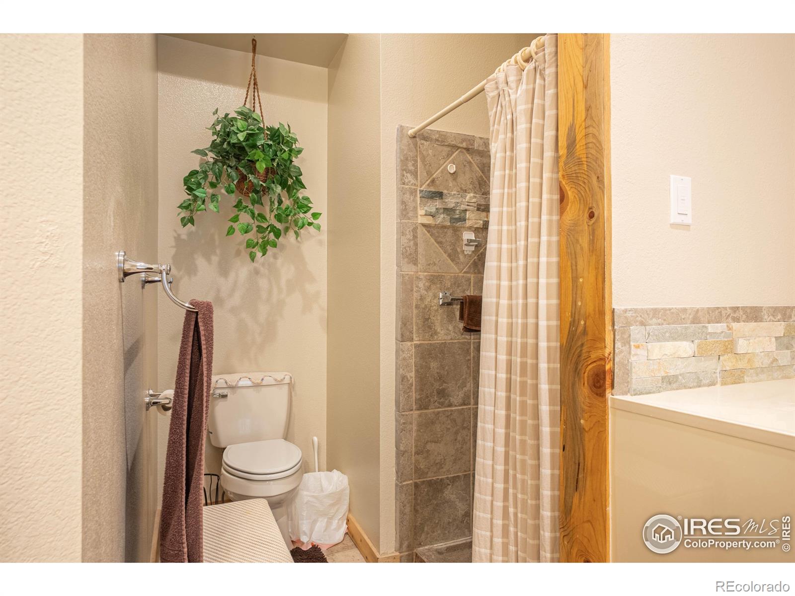 MLS Image #16 for 420 e county road 10 road,berthoud, Colorado