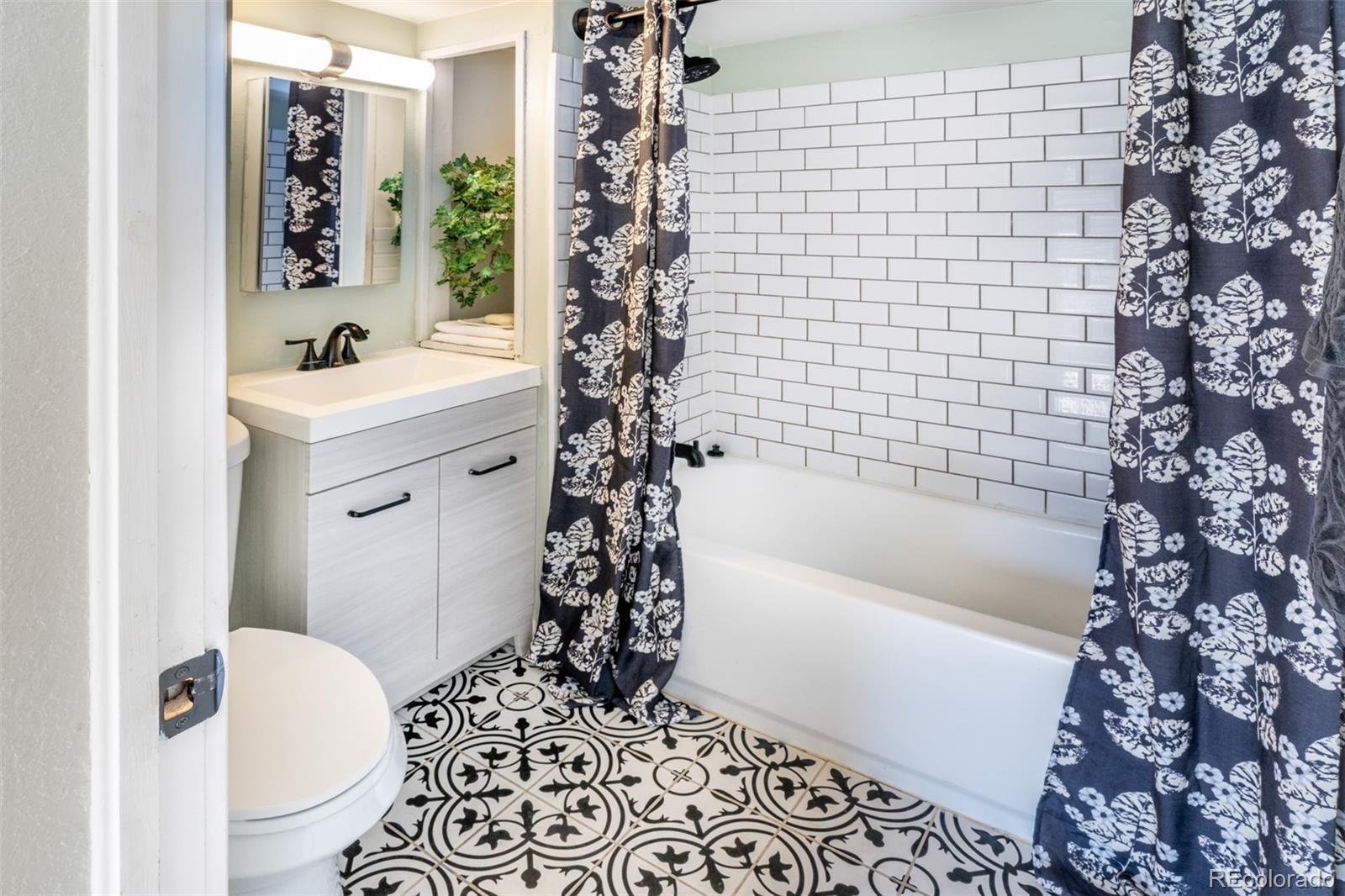 MLS Image #10 for 2201 w warren avenue,englewood, Colorado