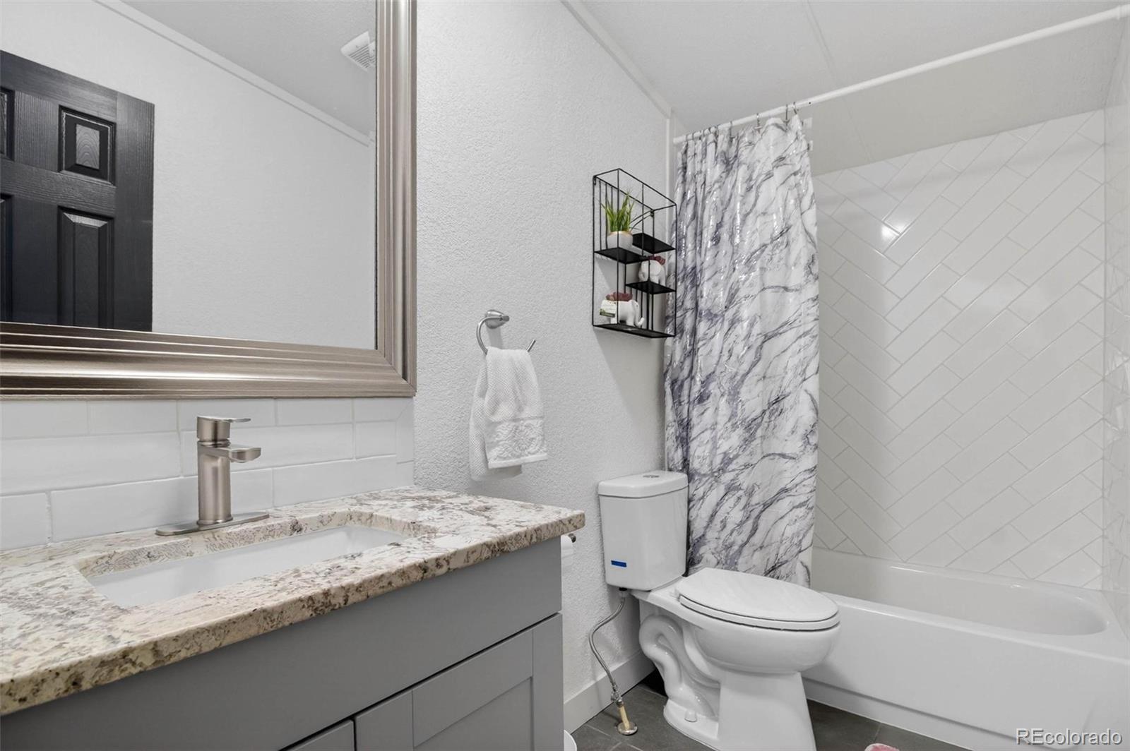MLS Image #5 for 811  plum avenue,lochbuie, Colorado