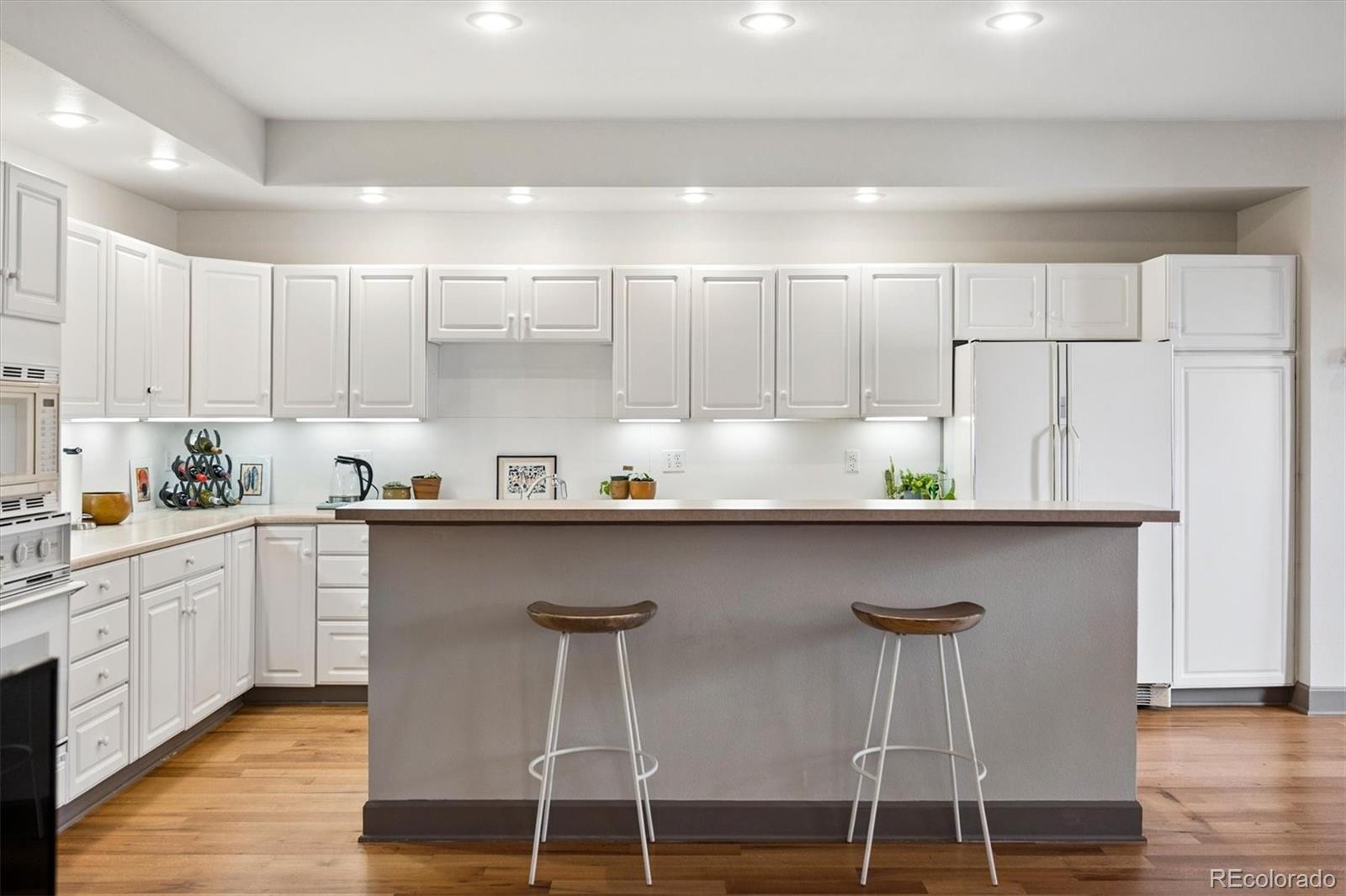 MLS Image #11 for 707  ash street,denver, Colorado
