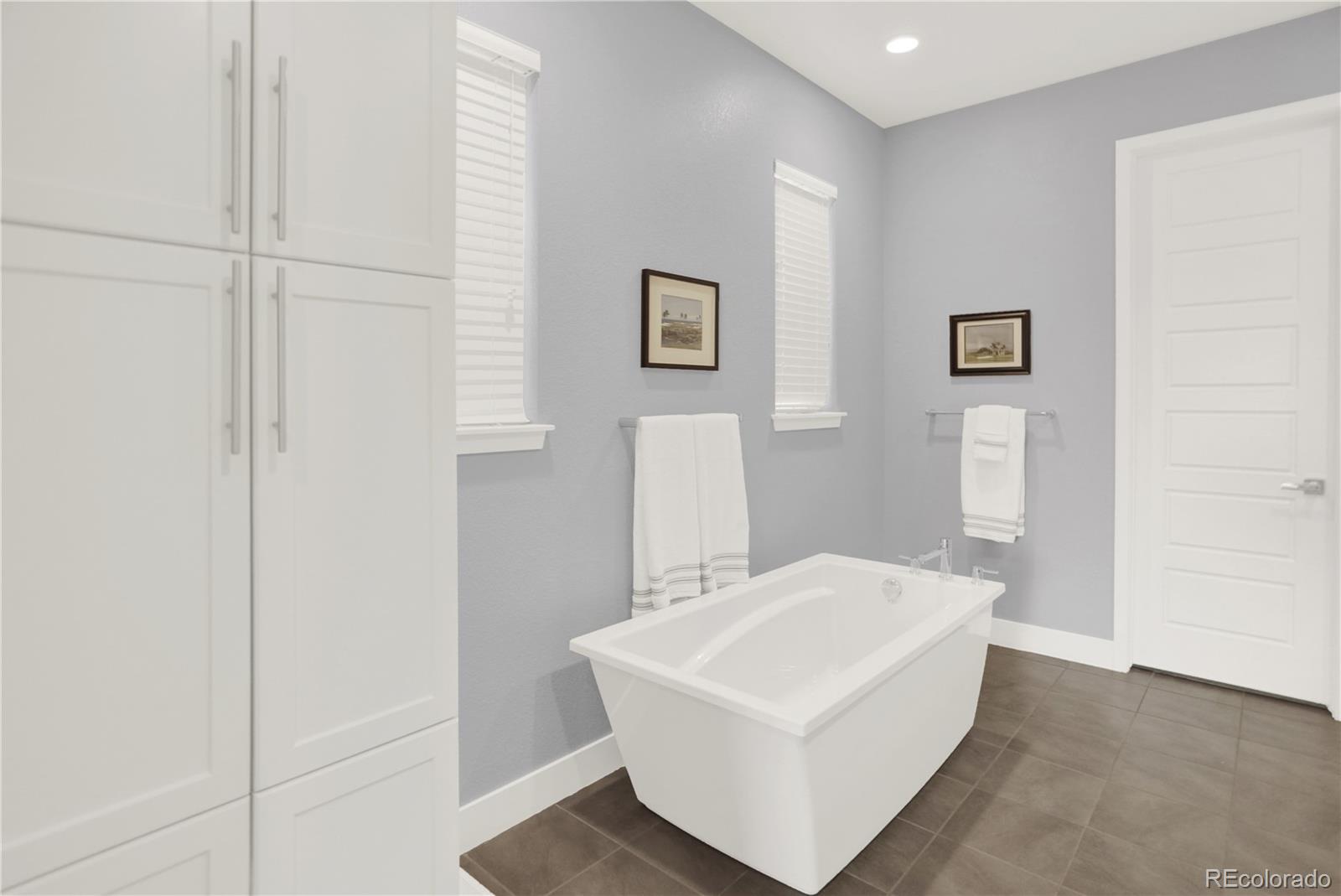MLS Image #18 for 31 s oneida court,denver, Colorado