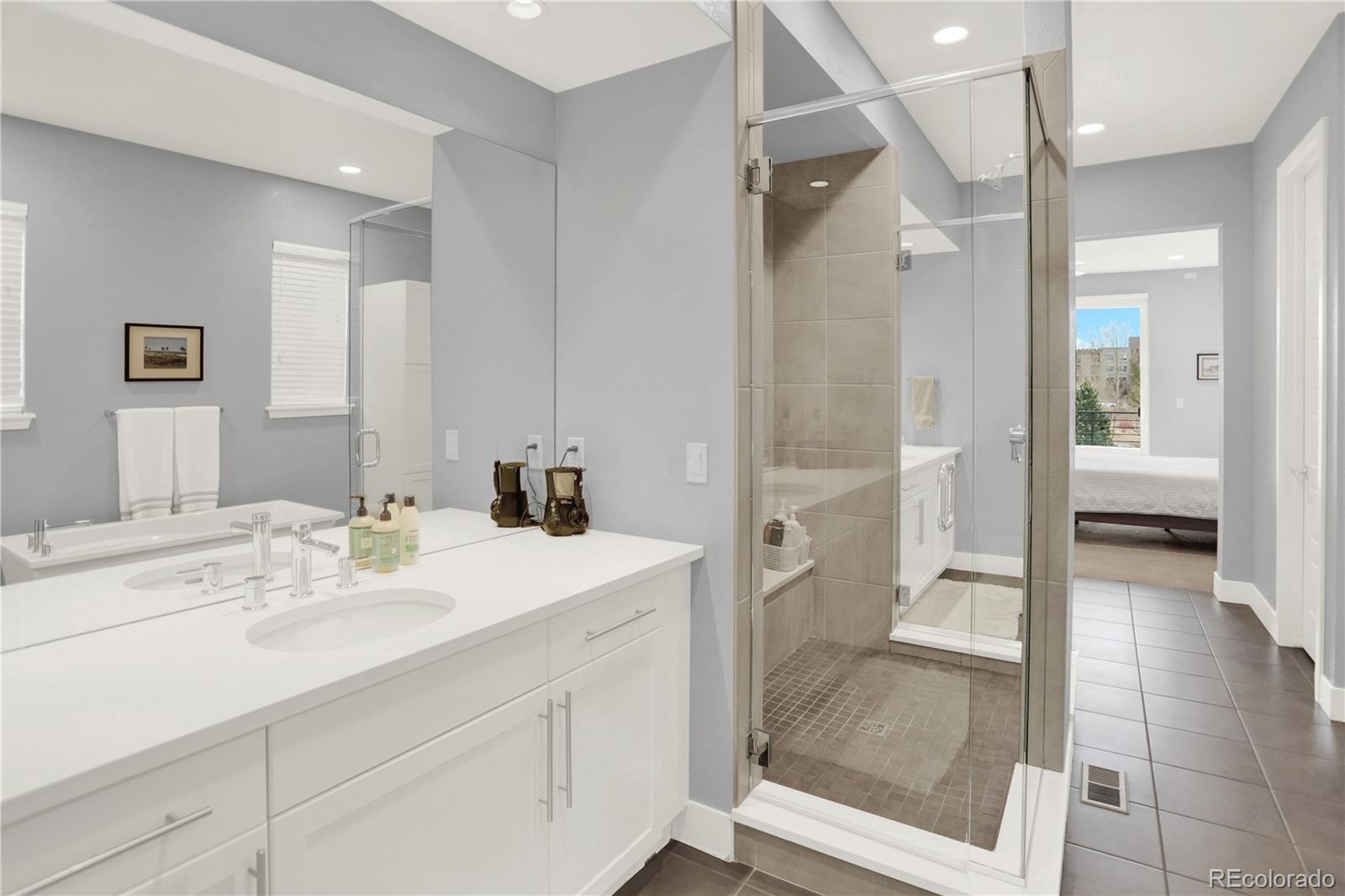 MLS Image #20 for 31 s oneida court,denver, Colorado