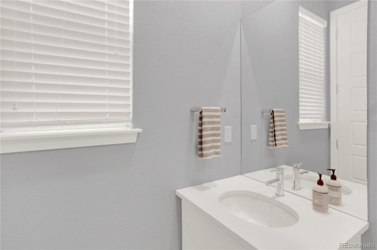 MLS Image #23 for 31 s oneida court,denver, Colorado