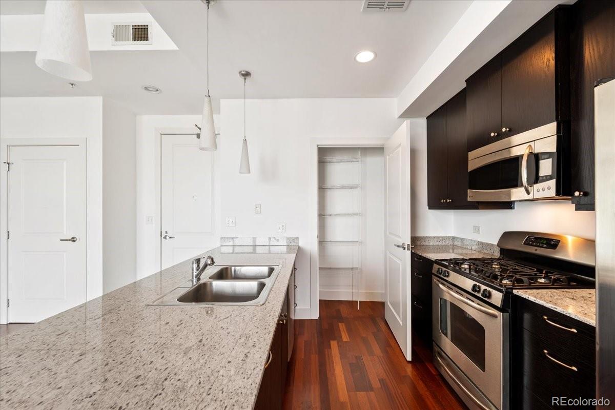 MLS Image #10 for 2001  lincoln street 2113,denver, Colorado