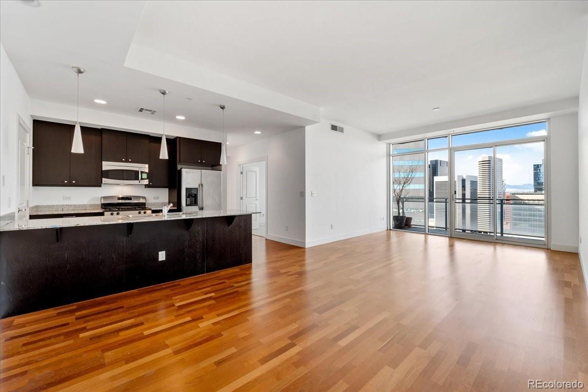 MLS Image #4 for 2001  lincoln street 2113,denver, Colorado