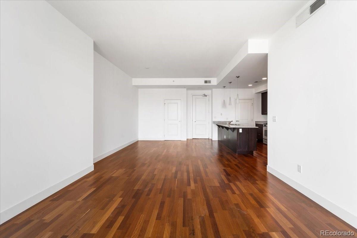 MLS Image #5 for 2001  lincoln street 2113,denver, Colorado