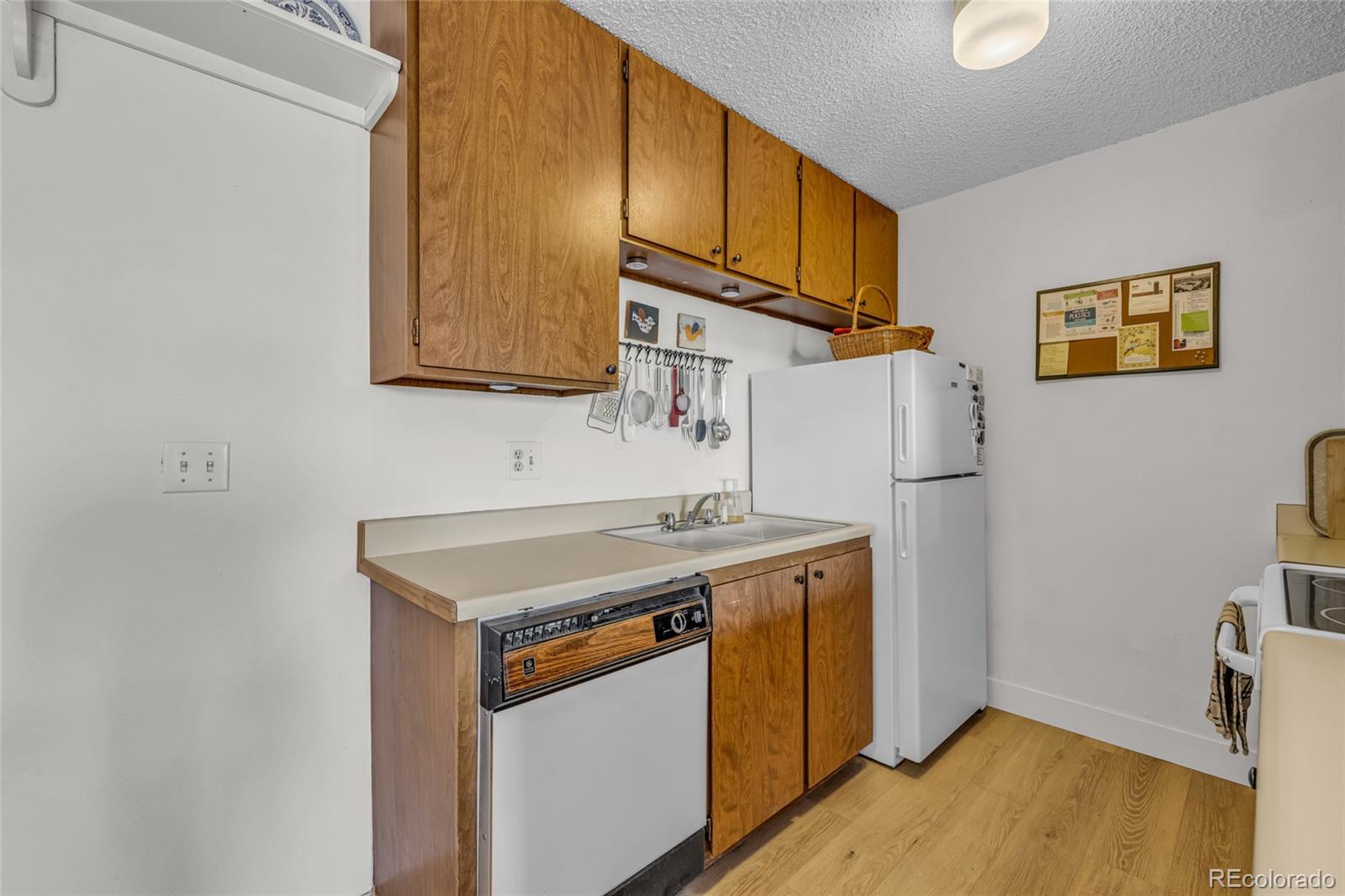 MLS Image #10 for 3100 s federal boulevard 305,denver, Colorado