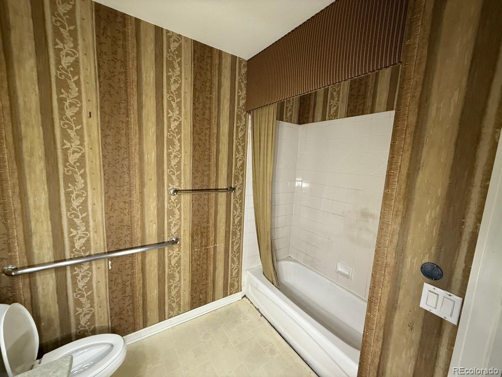 MLS Image #13 for 2678  syracuse street,denver, Colorado