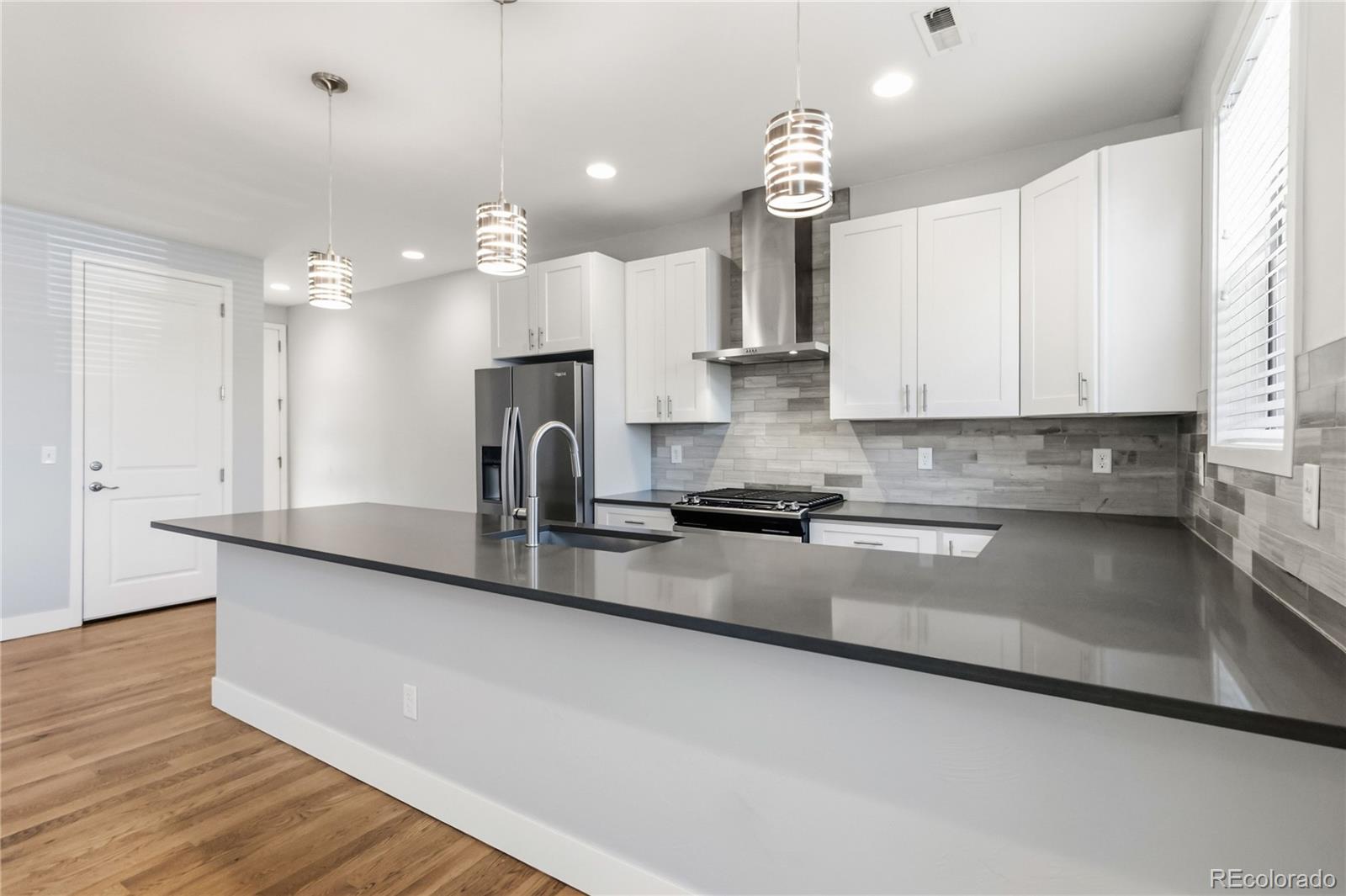 MLS Image #10 for 752 s leyden street,denver, Colorado