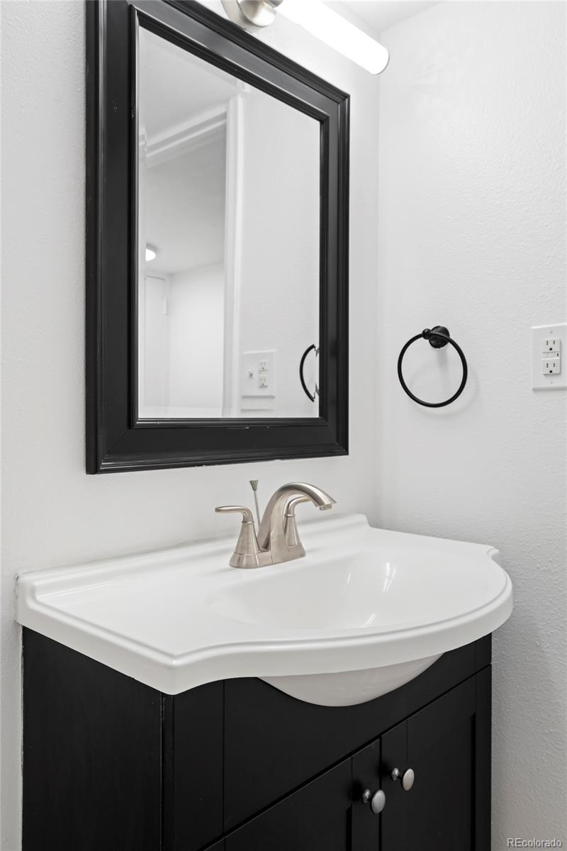 MLS Image #7 for 1155 n ash street 103,denver, Colorado
