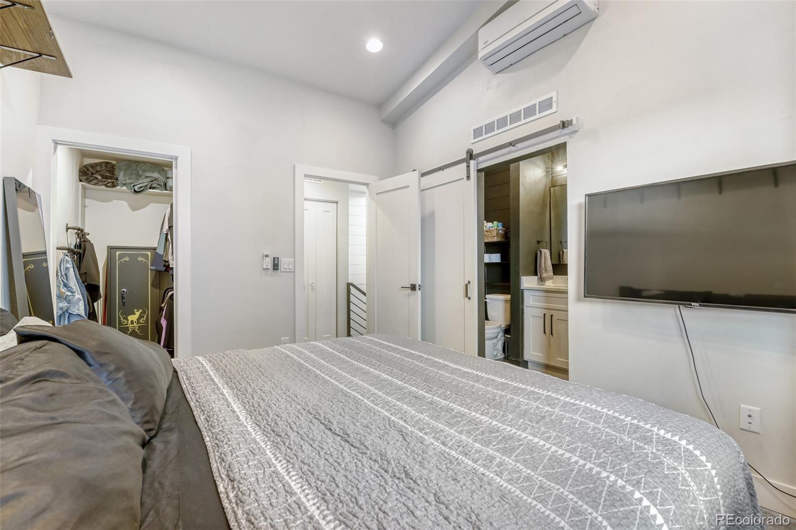 MLS Image #11 for 2478 s delaware street,denver, Colorado