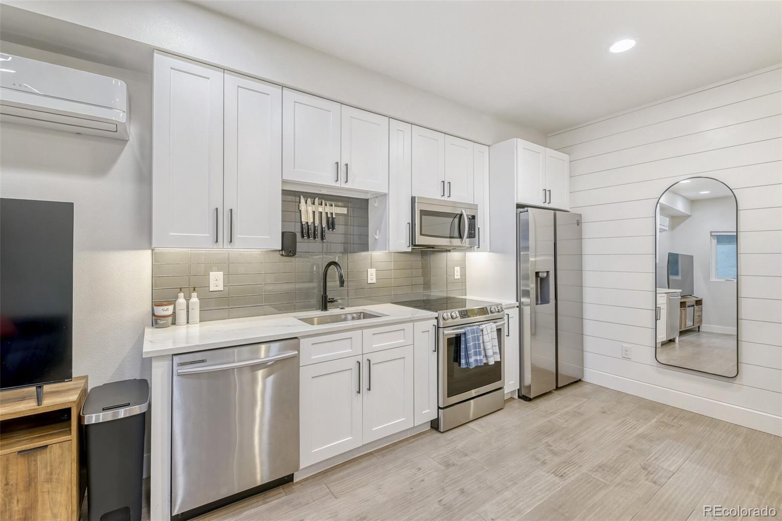 MLS Image #9 for 2478 s delaware street,denver, Colorado