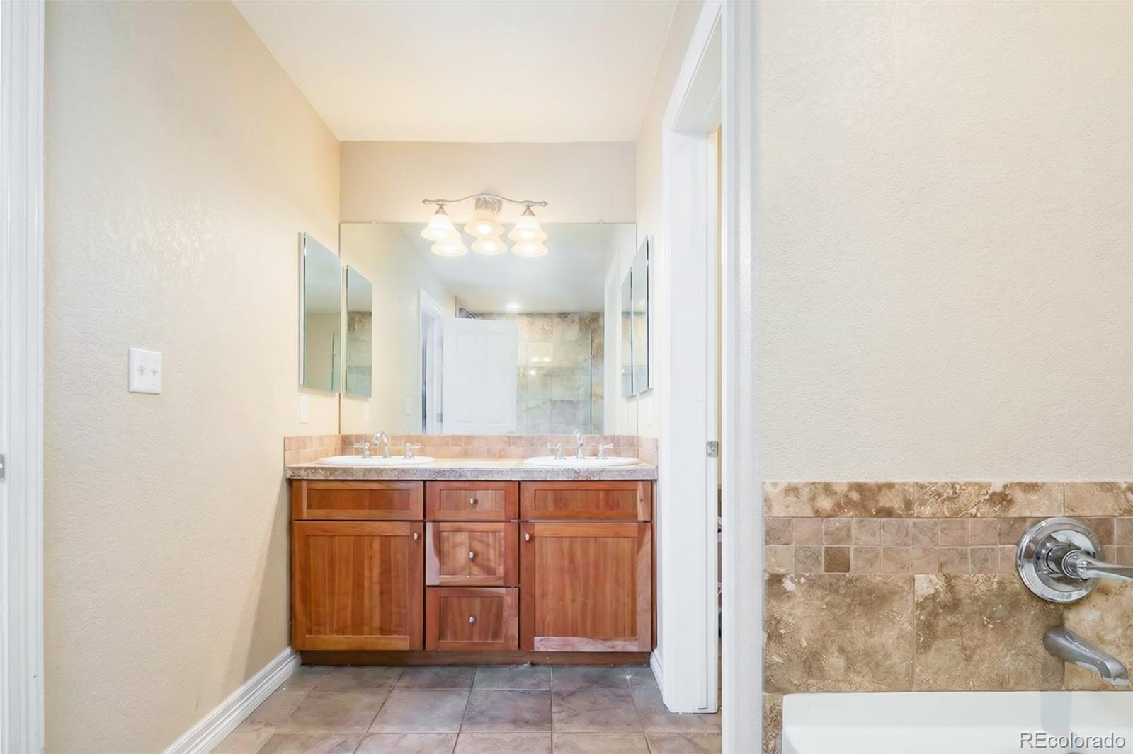 MLS Image #16 for 2245 s high street,denver, Colorado