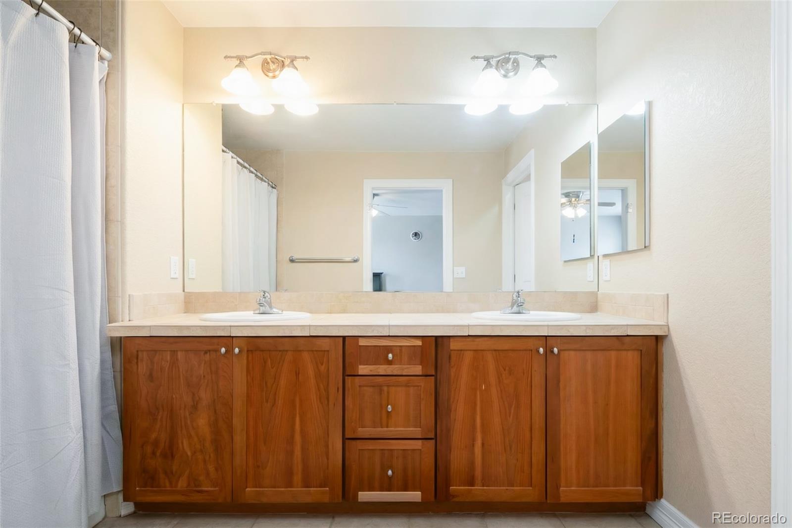 MLS Image #21 for 2245 s high street,denver, Colorado