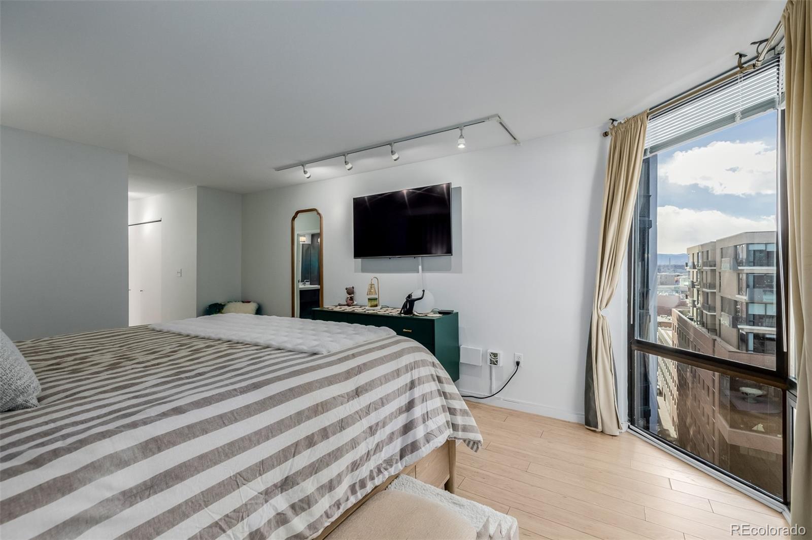 MLS Image #21 for 1625  larimer street 1207,denver, Colorado