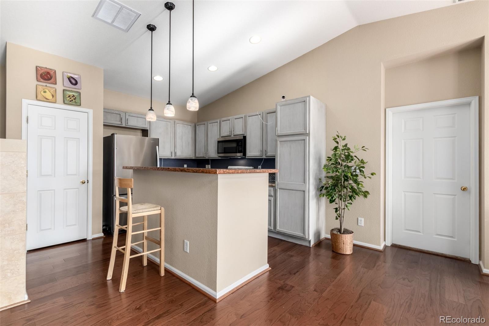 MLS Image #6 for 7621 e 26th avenue,denver, Colorado