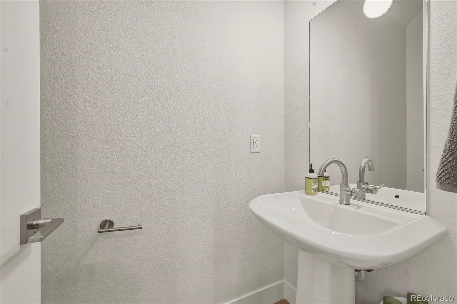 MLS Image #11 for 3411 n albion street,denver, Colorado