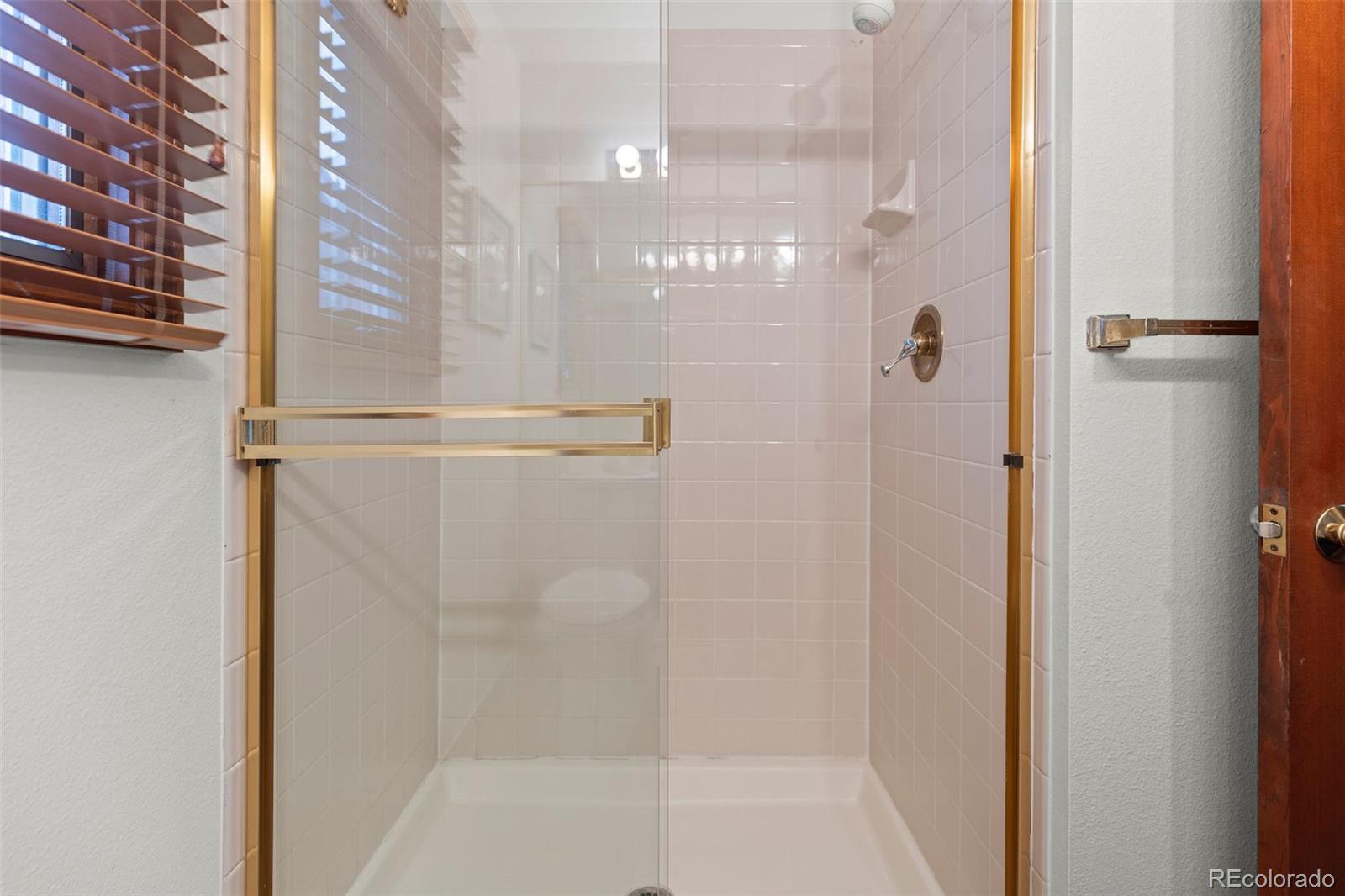 MLS Image #7 for 11602 e lake avenue,englewood, Colorado