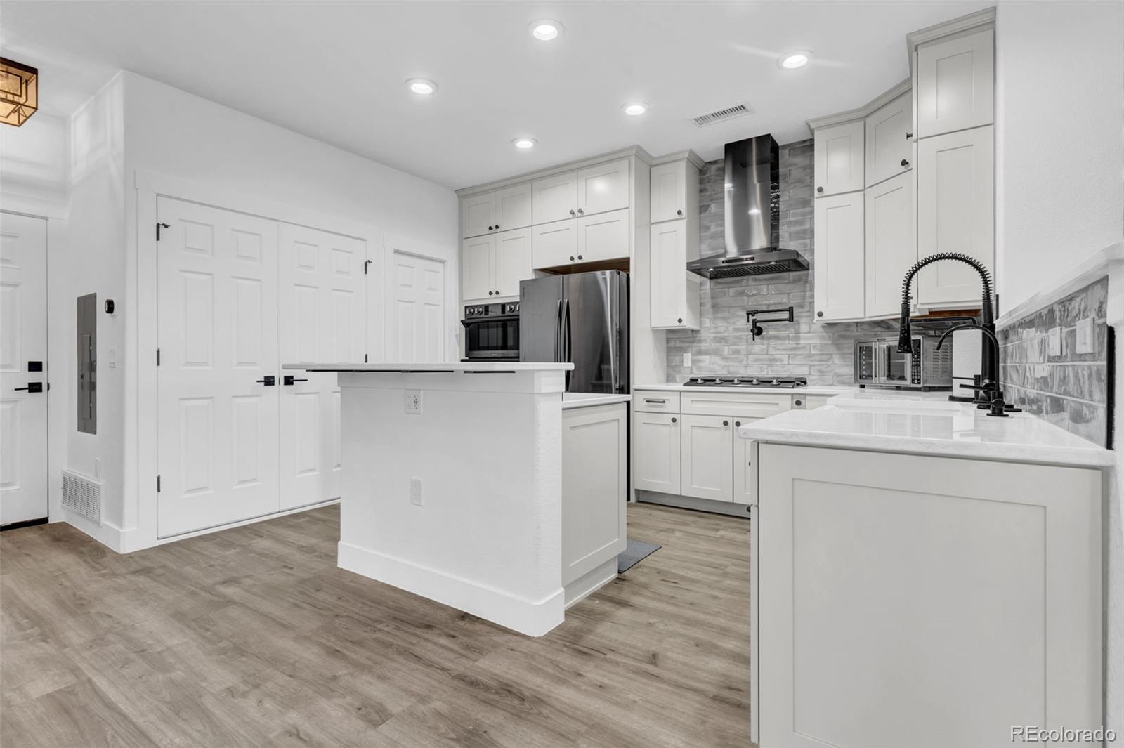 MLS Image #2 for 3672 s perth circle,aurora, Colorado