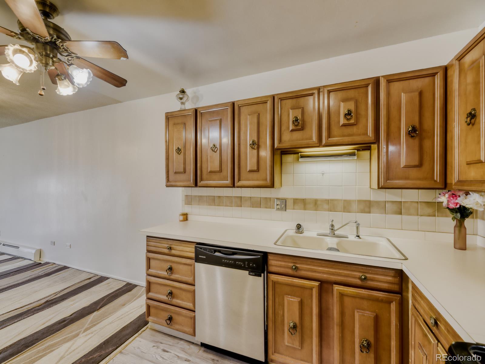 MLS Image #16 for 650 s clinton street,denver, Colorado