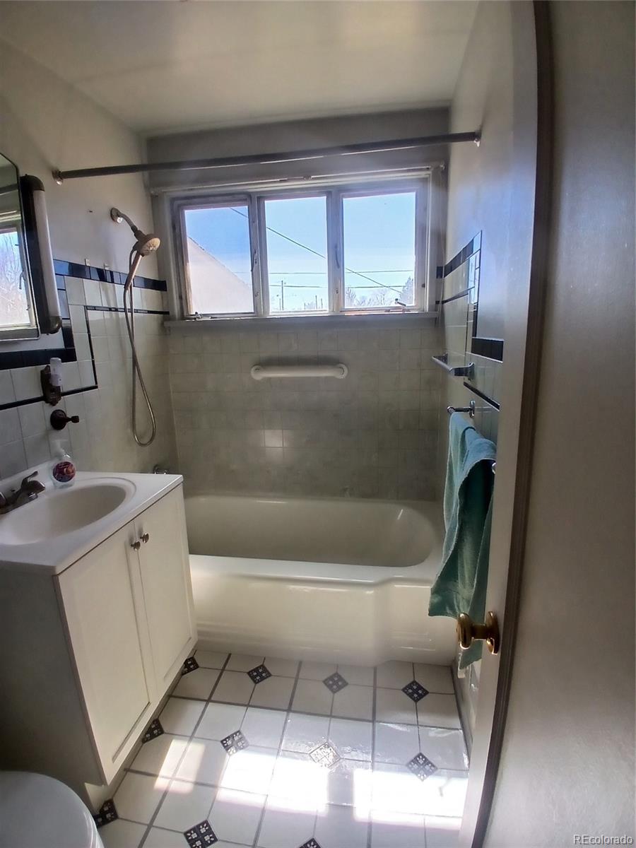 MLS Image #20 for 10090 e lowry place,aurora, Colorado