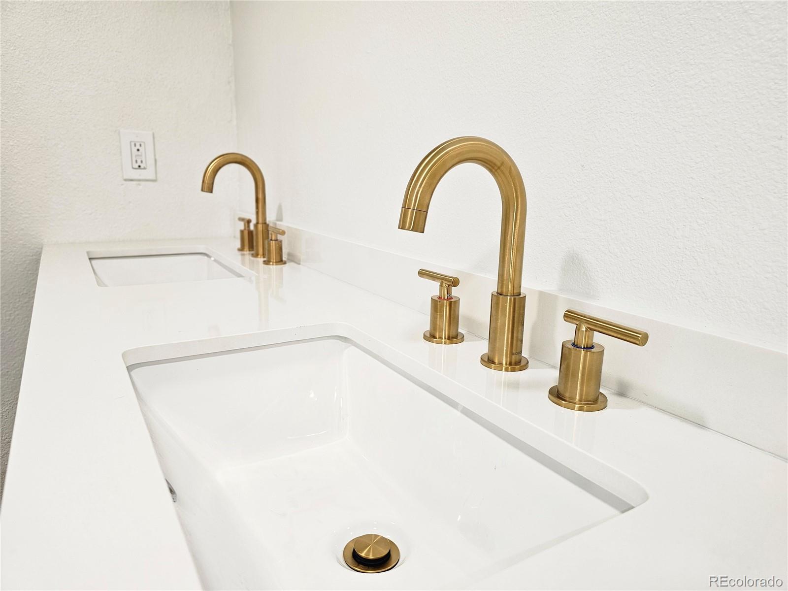 MLS Image #7 for 1543 n willow street,denver, Colorado