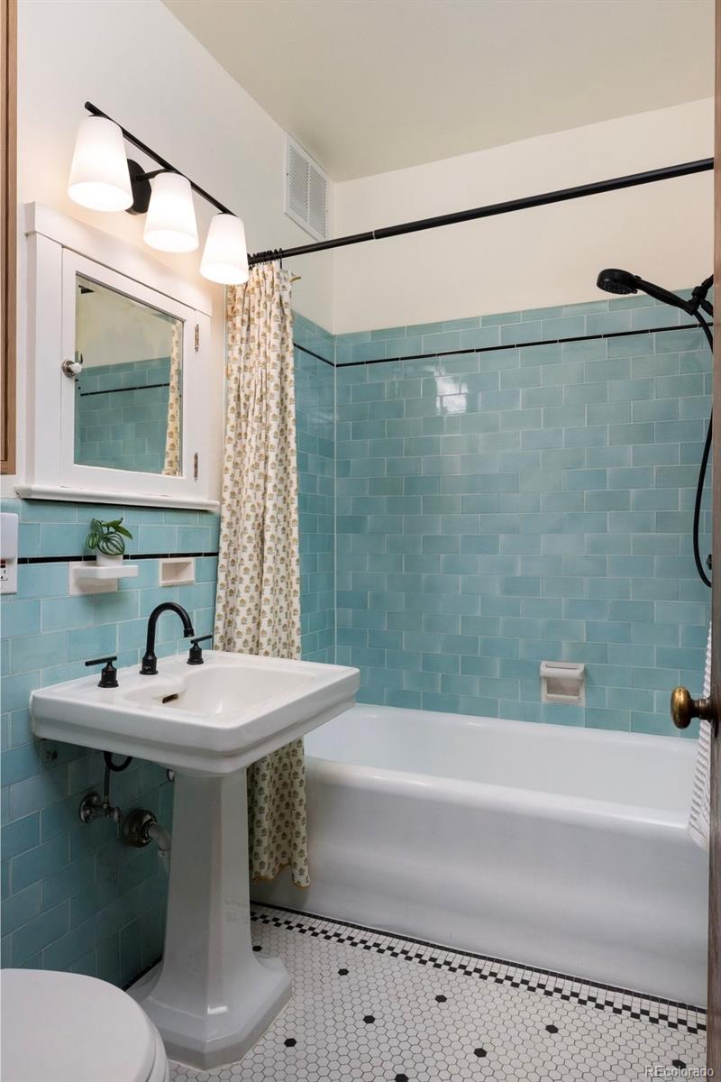 MLS Image #5 for 963 n logan street,denver, Colorado