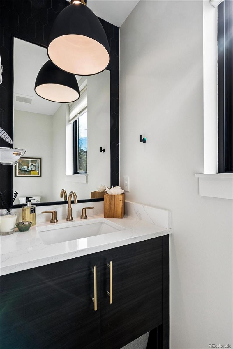 MLS Image #18 for 1603 s elm street,denver, Colorado
