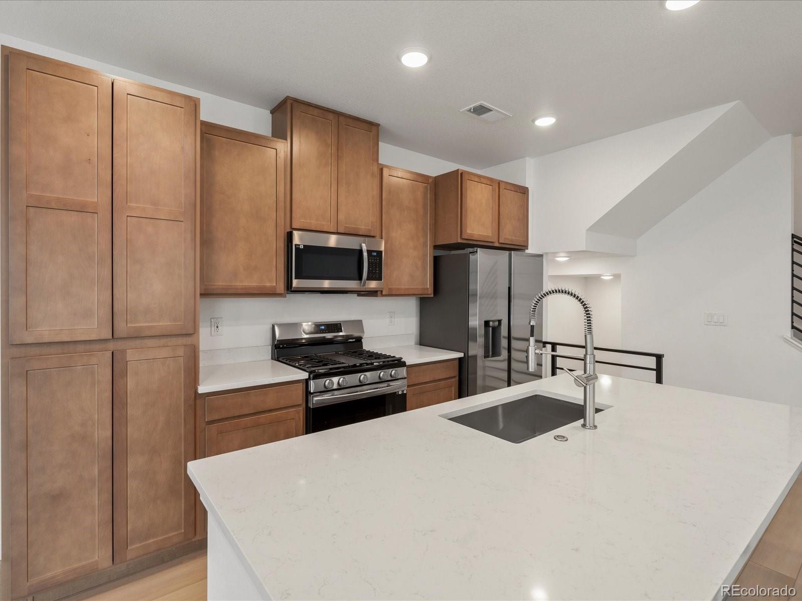 MLS Image #4 for 2060 s holly street 2,denver, Colorado