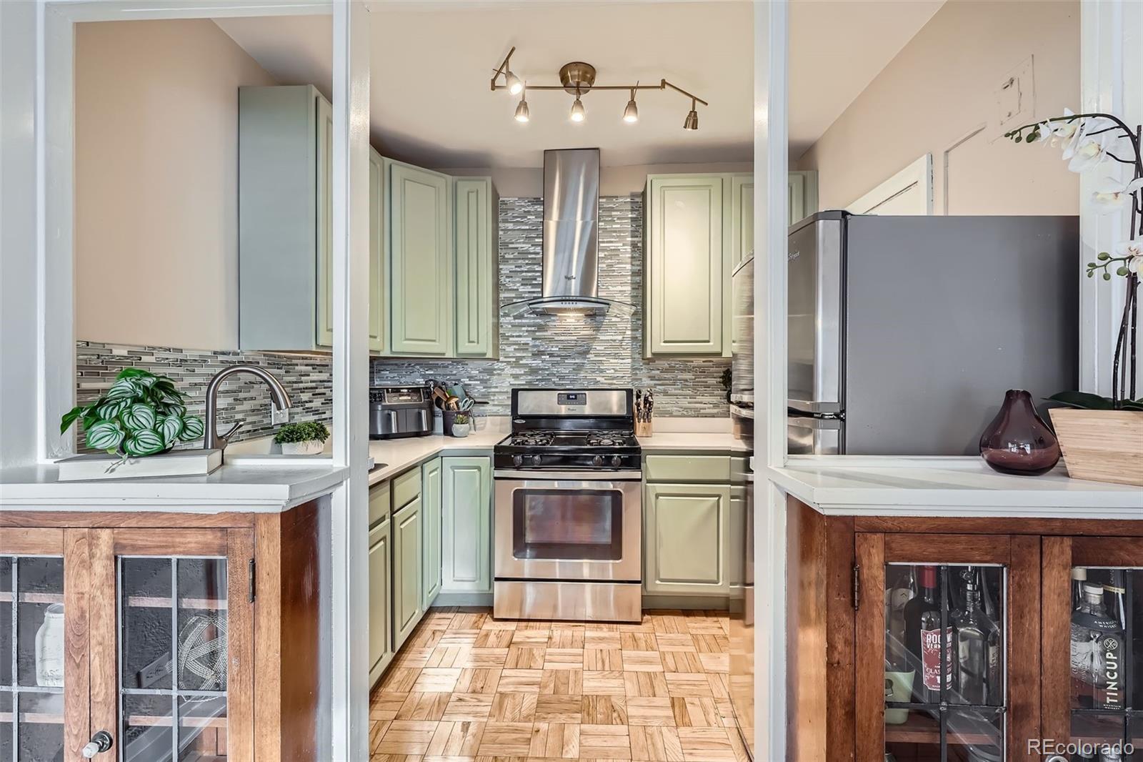 MLS Image #5 for 963 n logan street,denver, Colorado