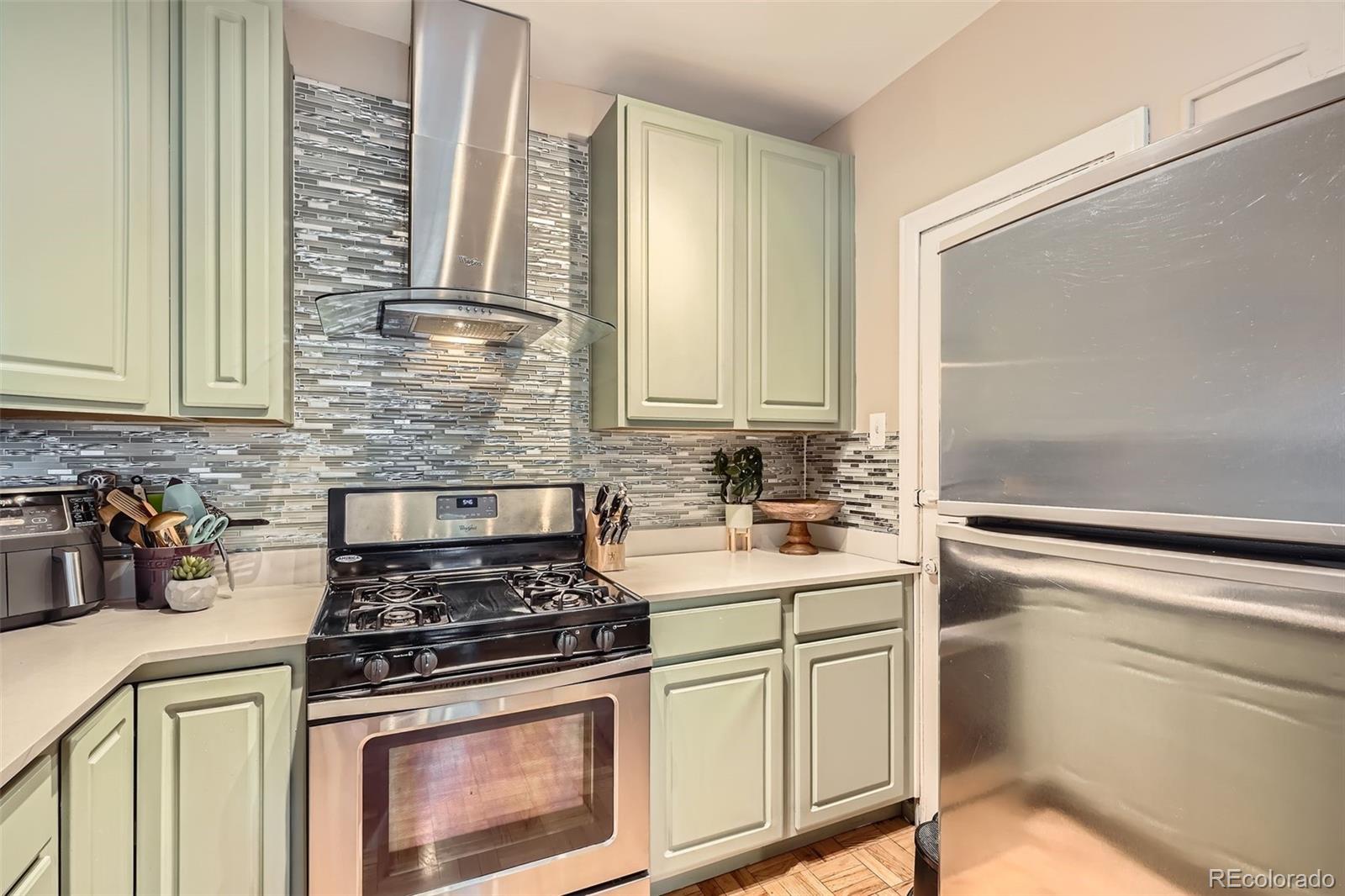 MLS Image #7 for 963 n logan street,denver, Colorado